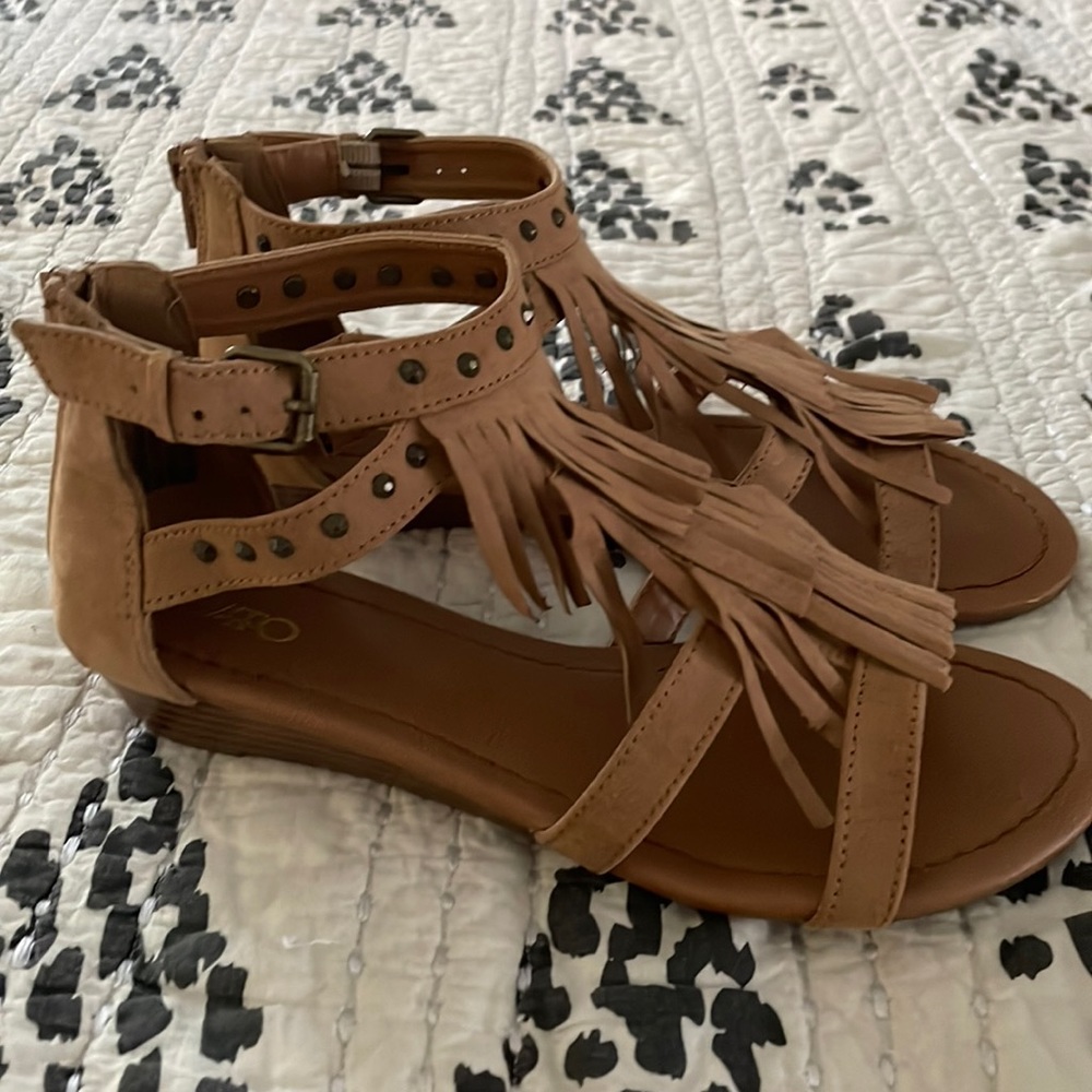 Brand new! Great summer shoes.